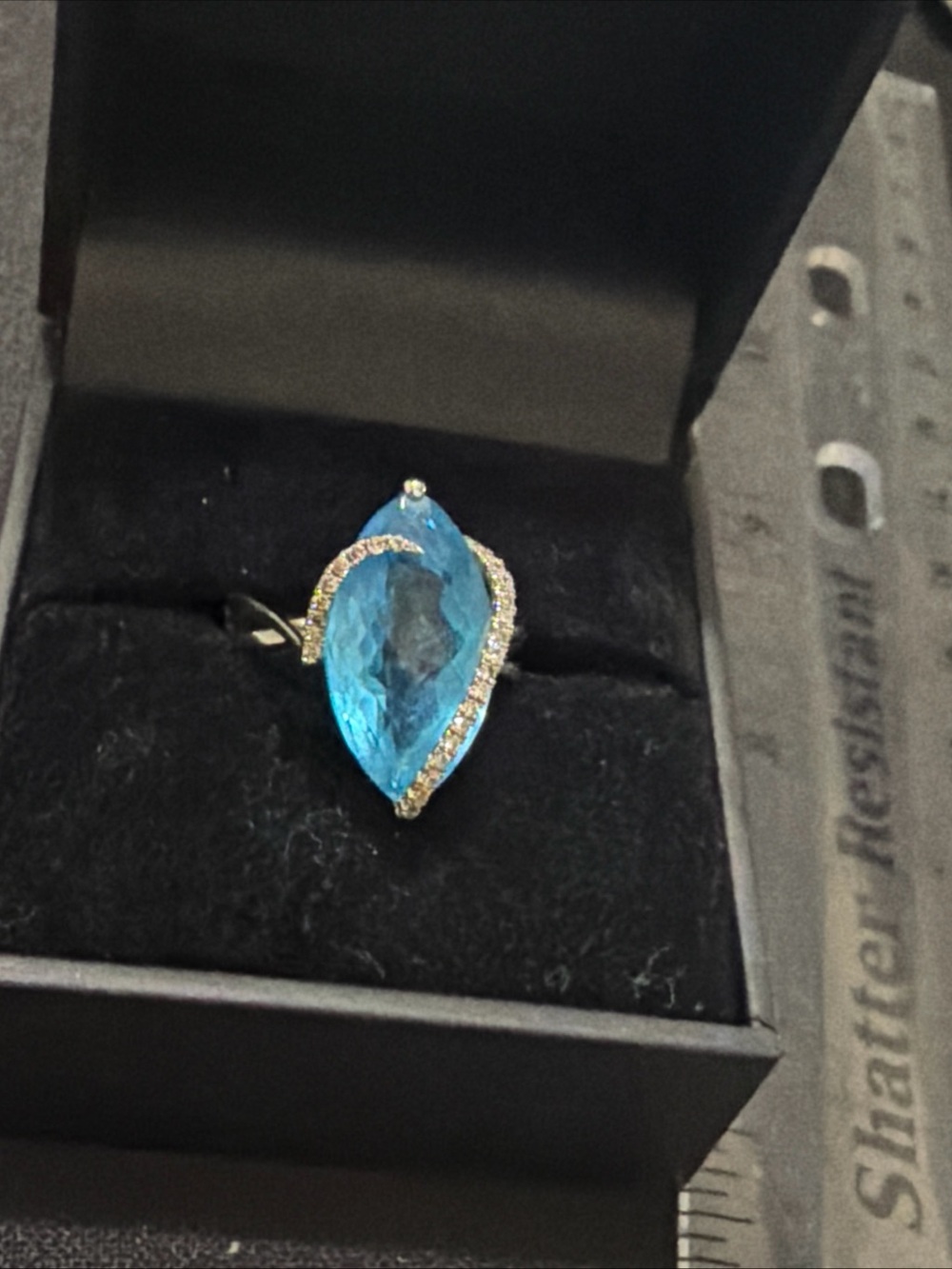 EFFY 14k White Gold Ocean Blue Topaz and Diamond Ring. Rare Estate